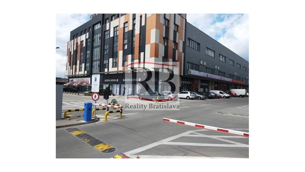 Na prenájom obchodný priestor na Starej Vajnorskej v Golden City v BAIII, 75m2