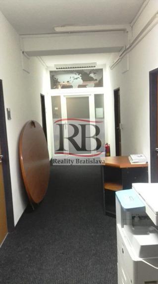 Kancelársky priestor na prenájom, Studená, Bratislava II, 200m2