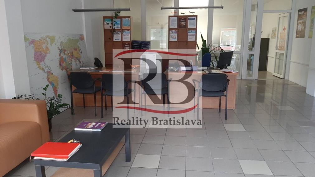 Na prenájom obchodno - kancelársky priestor v Malackách, 73m2