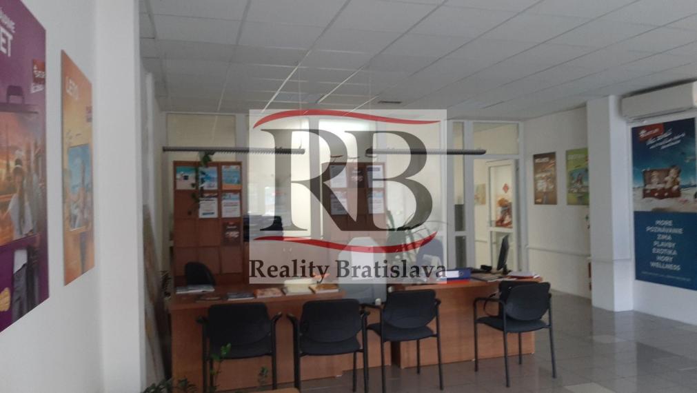 Na prenájom obchodno - kancelársky priestor v Malackách, 73m2
