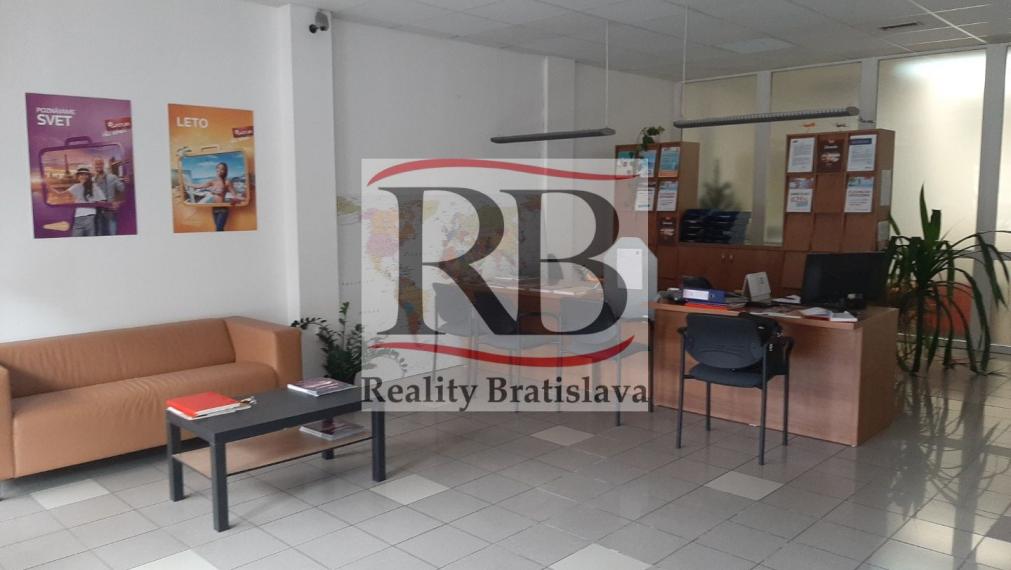 Na prenájom obchodno - kancelársky priestor v Malackách, 73m2