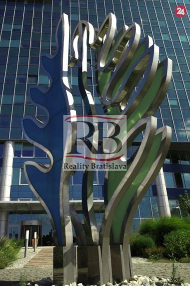 Elegantný priestor aj s nábytkom, 141 m²