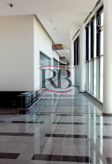 Elegantný priestor aj s nábytkom, 141 m²