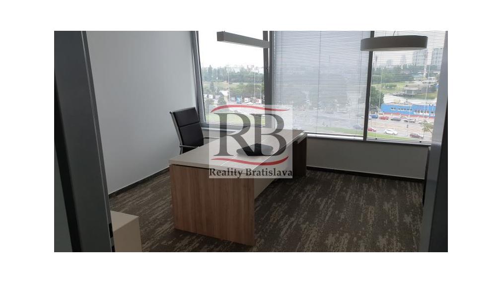 Elegantný priestor aj s nábytkom, 141 m²