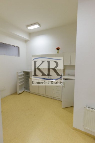 Kancelárske priestory, Hviezdoslavova ulica, Trnava, 9,-EUR/m2/mesiac plus náklady na energie
