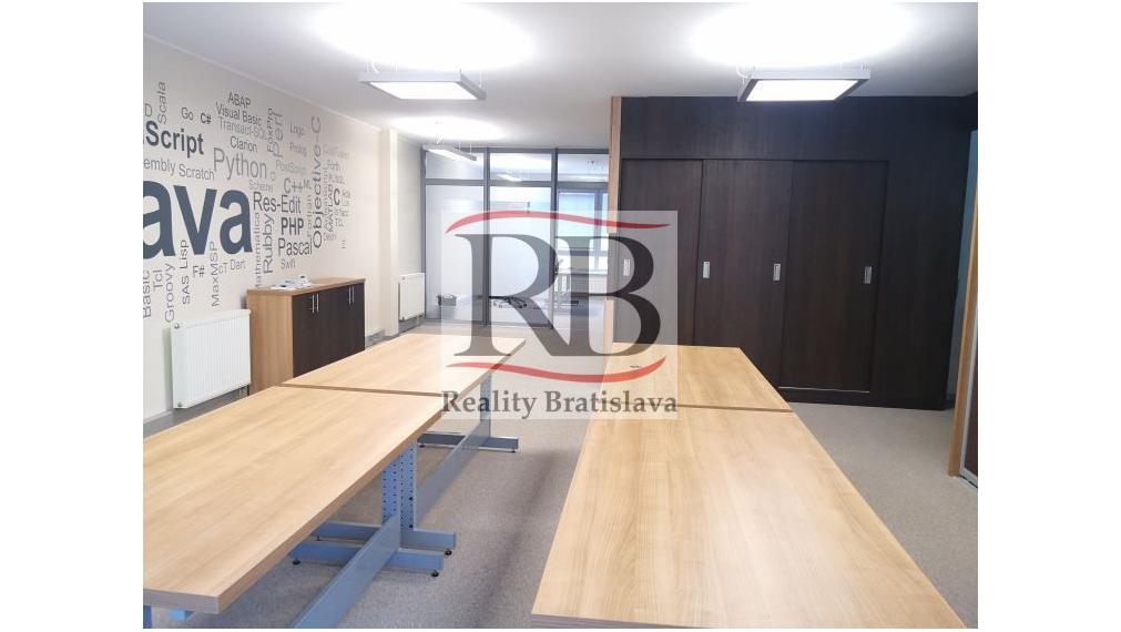 Pekné kancelárie a terasou na Dunajskej ulici, 139 m2