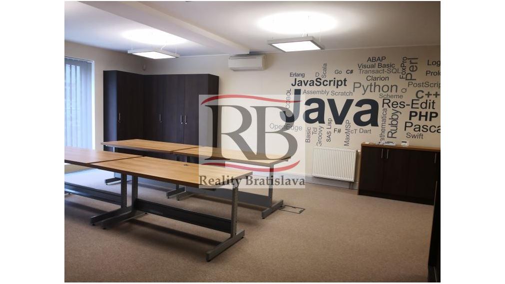 Pekné kancelárie a terasou na Dunajskej ulici, 139 m2