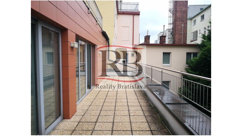 Pekné kancelárie a terasou na Dunajskej ulici, 139 m2