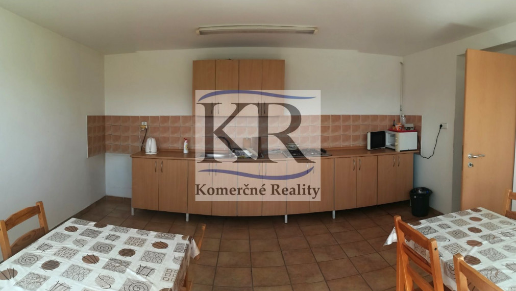 722 m2 hala so žeriavom na PRENÁJOM, Trenčín