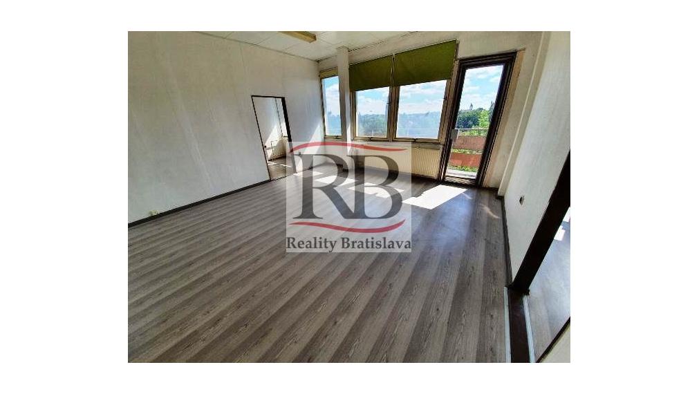 Na prenájom kancelársky priestor na Nádražnej ulici v Ivanke pri Dunaji, 71,2m2