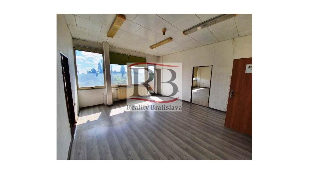 Na prenájom kancelársky priestor na Nádražnej ulici v Ivanke pri Dunaji, 71,2m2