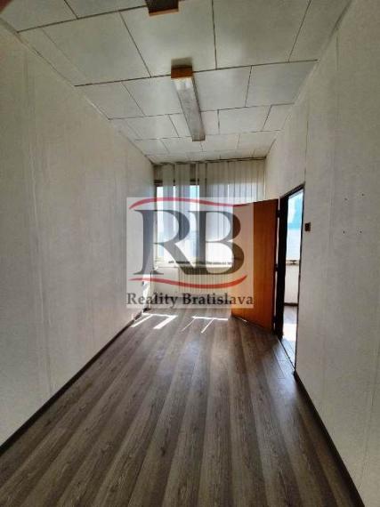 Na prenájom kancelársky priestor na Nádražnej ulici v Ivanke pri Dunaji, 71,2m2