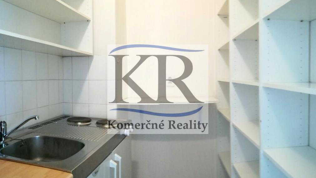 67,5 m2 Administratívne priestory na PRENÁJOM, Trenčín - centrum