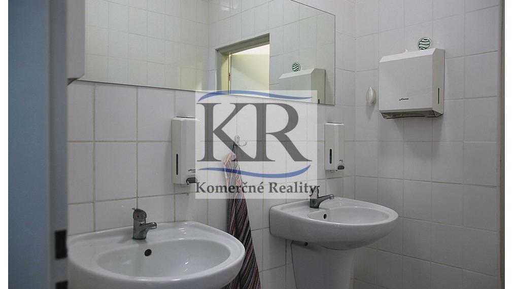 67,5 m2 Administratívne priestory na PRENÁJOM, Trenčín - centrum