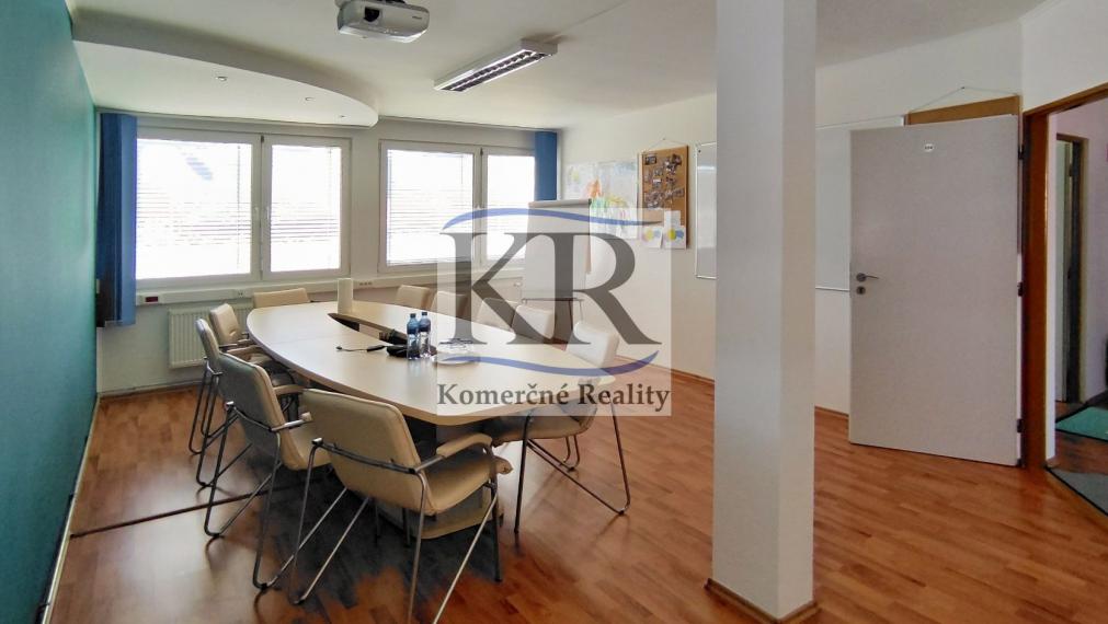 210 m2 kancelárie na PRENÁJOM, parkovanie v cene, Trenčín