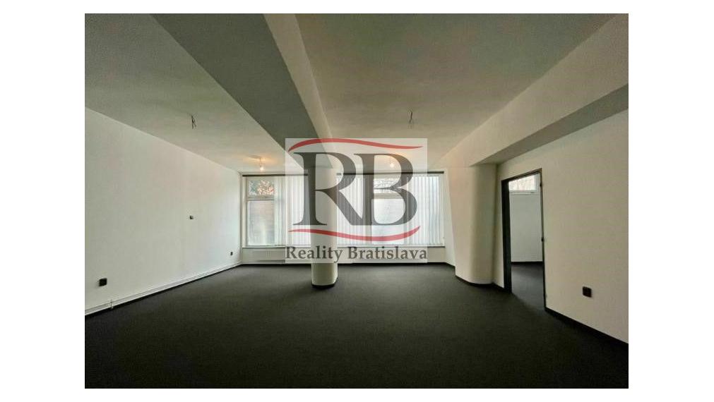 Na predaj obchodný/administratívny priestor so služobným bytom, 95 m²