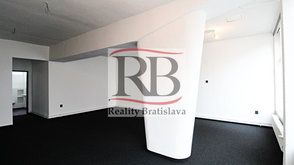 Na predaj obchodný/administratívny priestor so služobným bytom, 95 m²