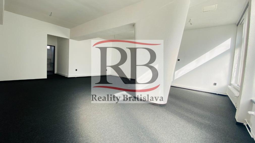 Na predaj obchodný/administratívny priestor so služobným bytom, 95 m²