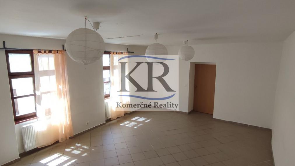 Obchodný/kancelársky priestor na prenájom, Štefánikova Trnava, 300 EUR vrátane energíí a parkovacieho miesta