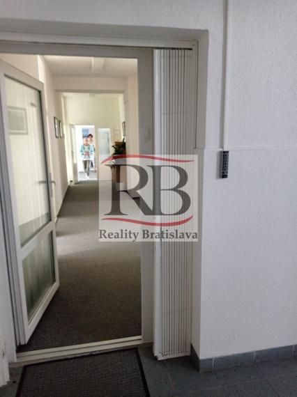 Na prenájom kancelárske priestory na Panónskej ceste 26-36m2