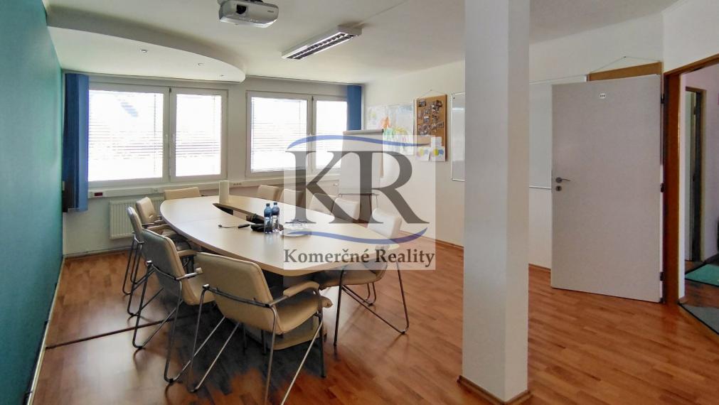 28 m2 kancelária + parkovacie miesto, PRENÁJOM, 333 €/mes.,  Trenčín