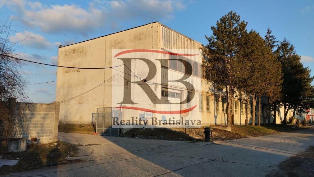 160 m2 priemyselná  hala ,1000 m2 spevnená plocha na prenájom, Malacky