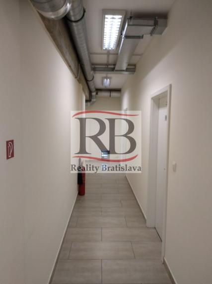 Priestory na Rebarborovej ulici v budove Harley Davidson na prenájom, BAII