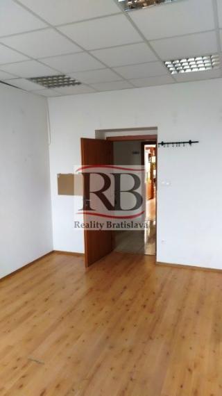 Kancelársky priestor 3x 18,5m² v Ružinove