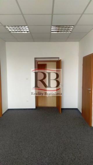 Kancelársky priestor 3x 18,5m² v Ružinove