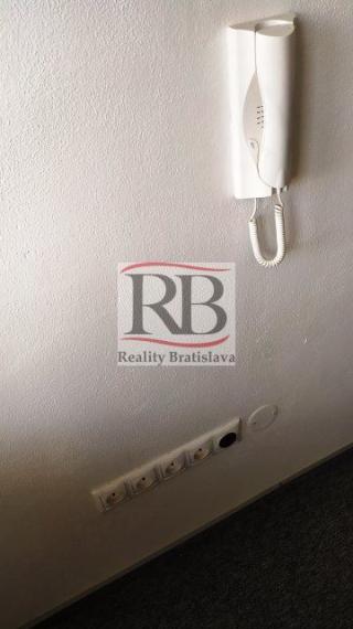 Kancelársky priestor 3x 18,5m² v Ružinove