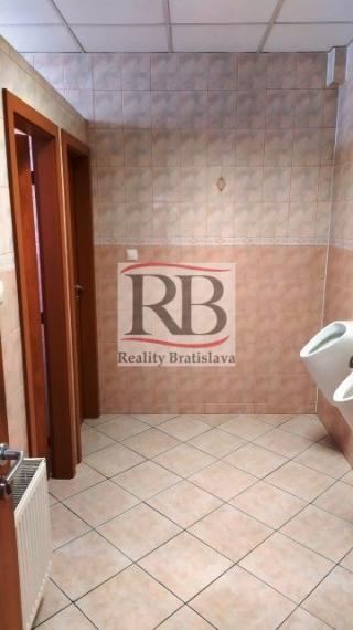 Kancelársky priestor 3x 18,5m² v Ružinove