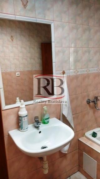 Kancelársky priestor 3x 18,5m² v Ružinove