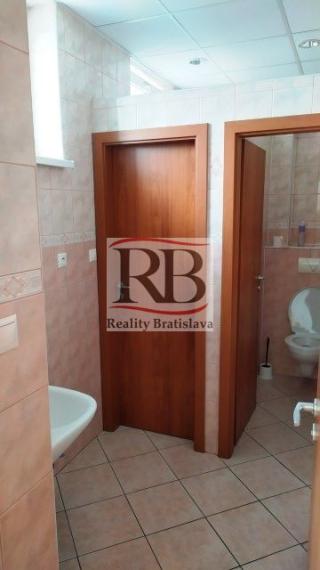 Kancelársky priestor 3x 18,5m² v Ružinove