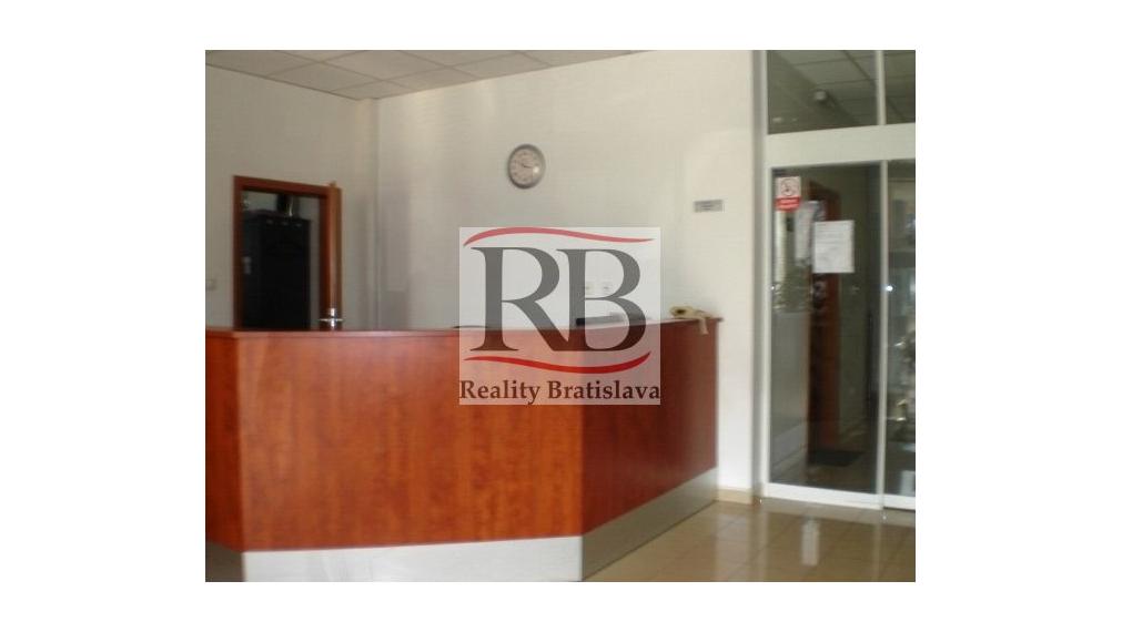 Kancelársky priestor 3x 18,5m² v Ružinove