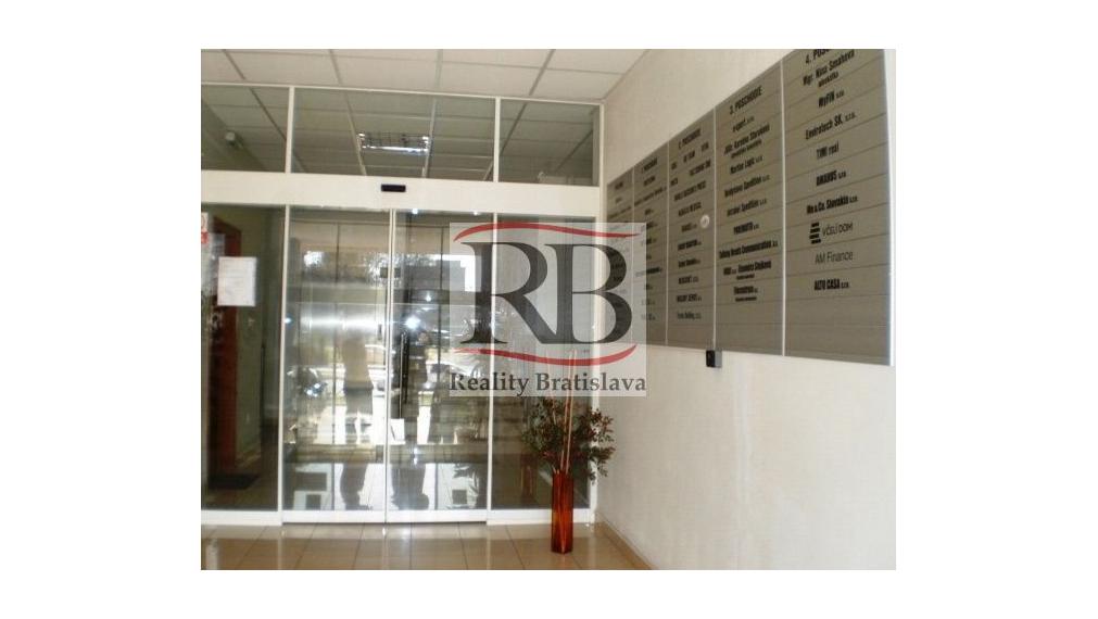 Kancelársky priestor 3x 18,5m² v Ružinove