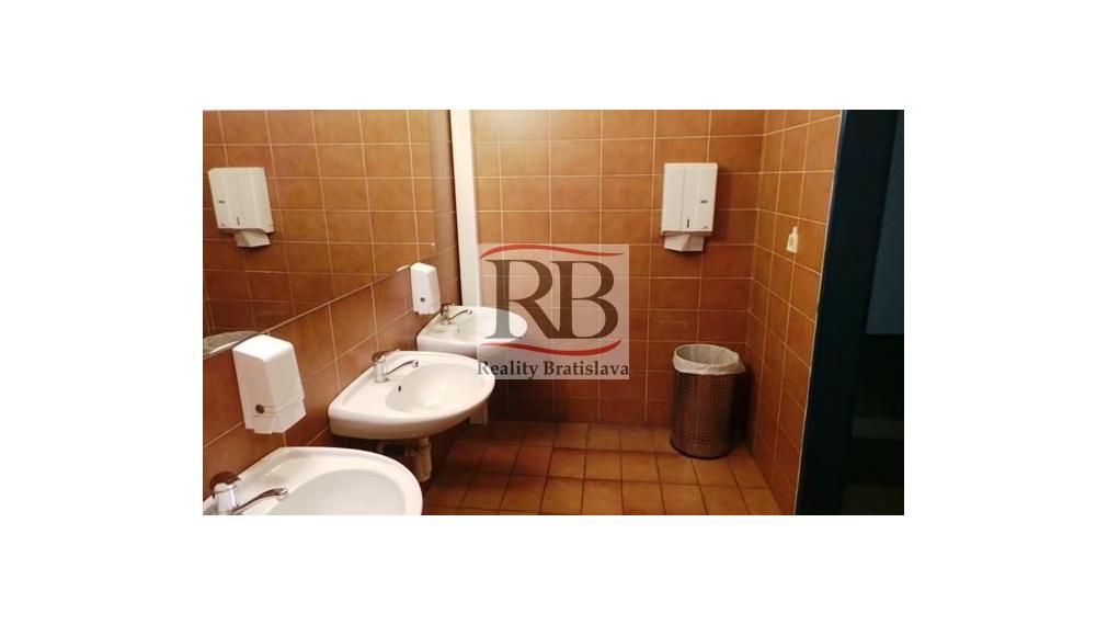 Kancelársky priestor na prenájom na Karloveskej ulici