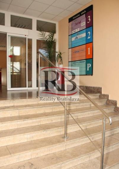 Kancelárske priestory, Pluhová, Bratislava III