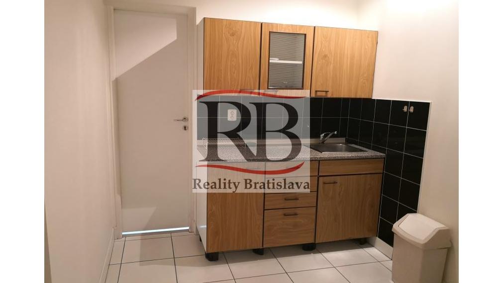 Kancelárske priestory, Pluhová, Bratislava III