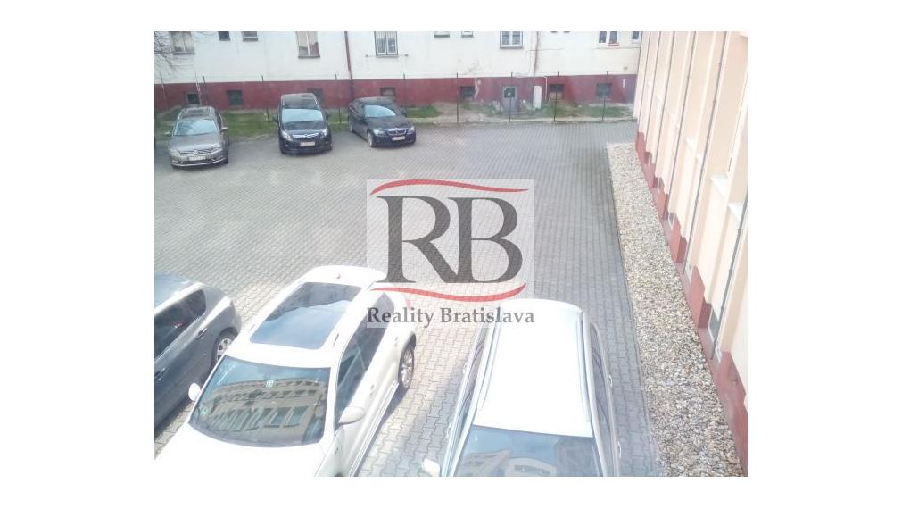 Kancelárske priestory, Pluhová, Bratislava III