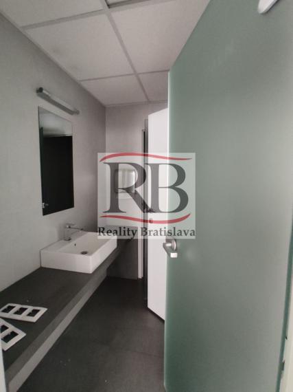 Moderné administratívne priestory s terasou - Palisády, 250 m2