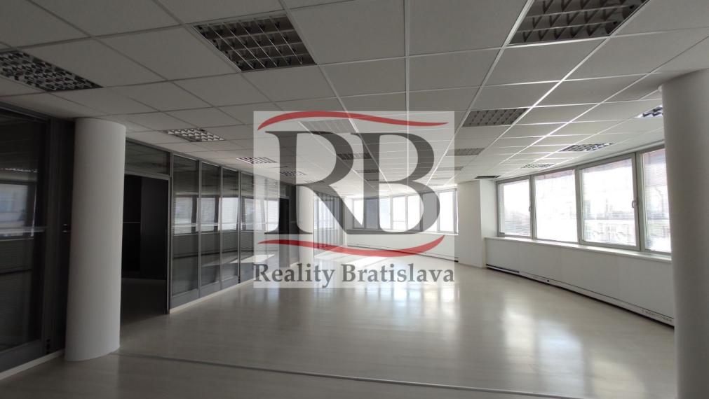 Moderné administratívne priestory s terasou - Palisády, 250 m2