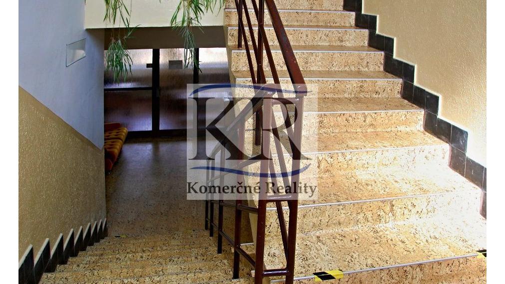kancelárske priestory v  budove na Sihoti ,Trenčín