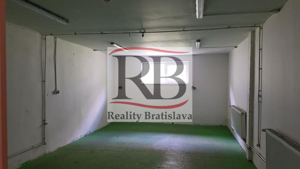 Na prenájom skladový priestor na Bratislavskej ulici v Pezinku, 300m2