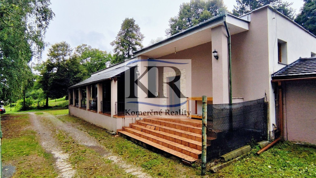 Komerčný objekt – reštaurácia s možnosťou bývania, okolie Nového Mesta nad Váhom TOP
