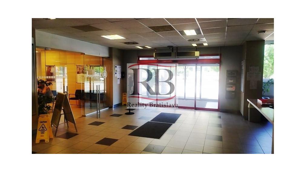 Kancelária 39,5 m2 s umývadlom v BA III na prenájom