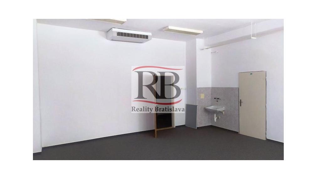 Kancelária 38,1m² s umývadlom v BA III na prenájom