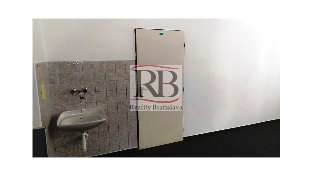 Kancelária 38,1m² s umývadlom v BA III na prenájom