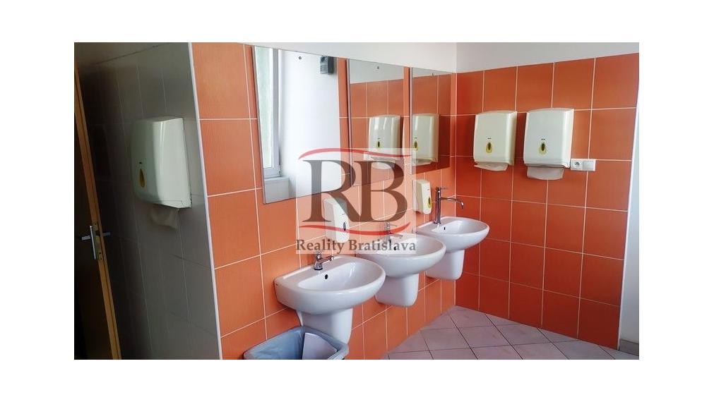 Kancelária 72,9m² v BA III na prenájom