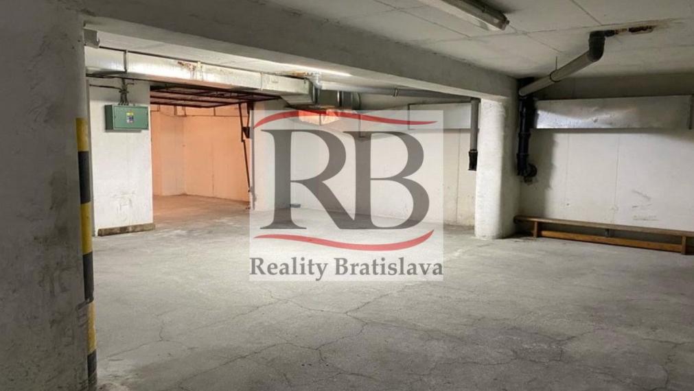 Garáž 38 m2 na Bebravskej ulici BA II na predaj