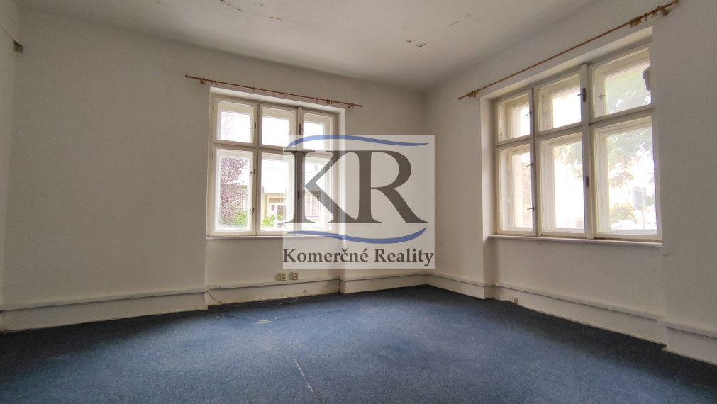 182 m2- Obchodné priestory na PREDAJ, nám. Sv. Anny, Trenčín